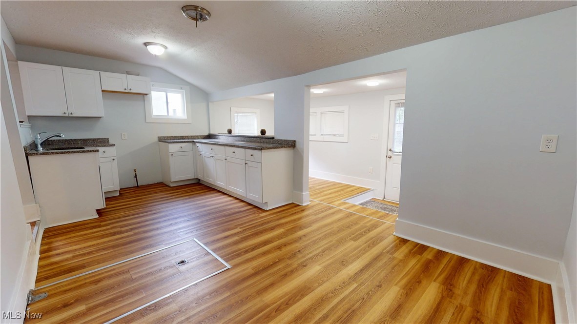 Cleveland, Ohio 44113, United States, 3 Bedrooms Bedrooms, ,1 BathroomBathrooms,Residential,Active,230355