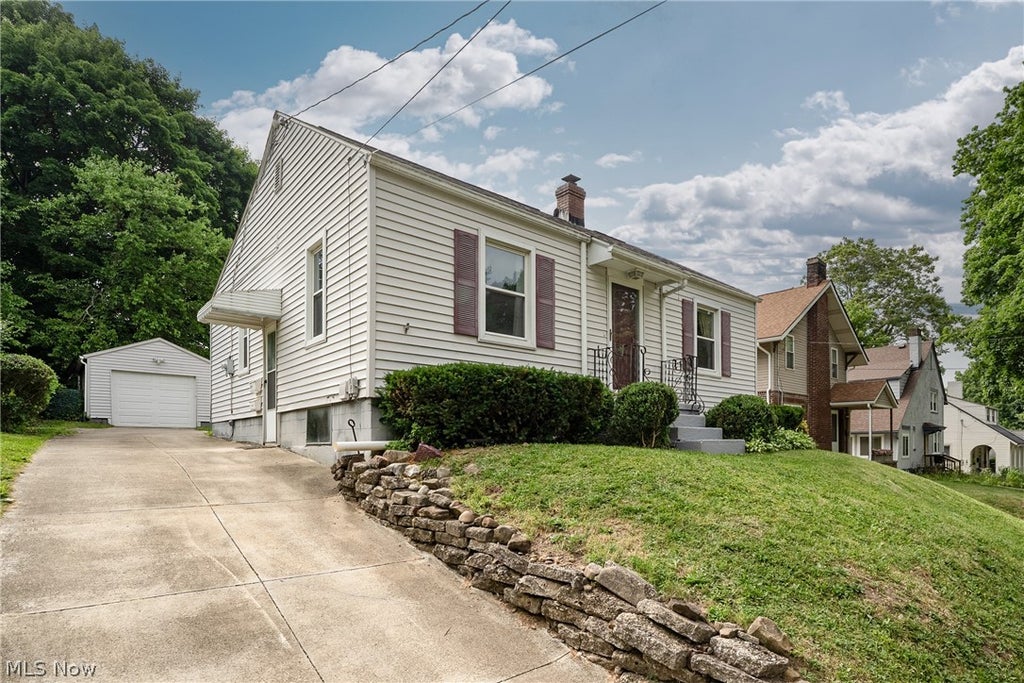 Photo of 598 Morningview Avenue, Akron, OH 44305 (MLS # 5217112)