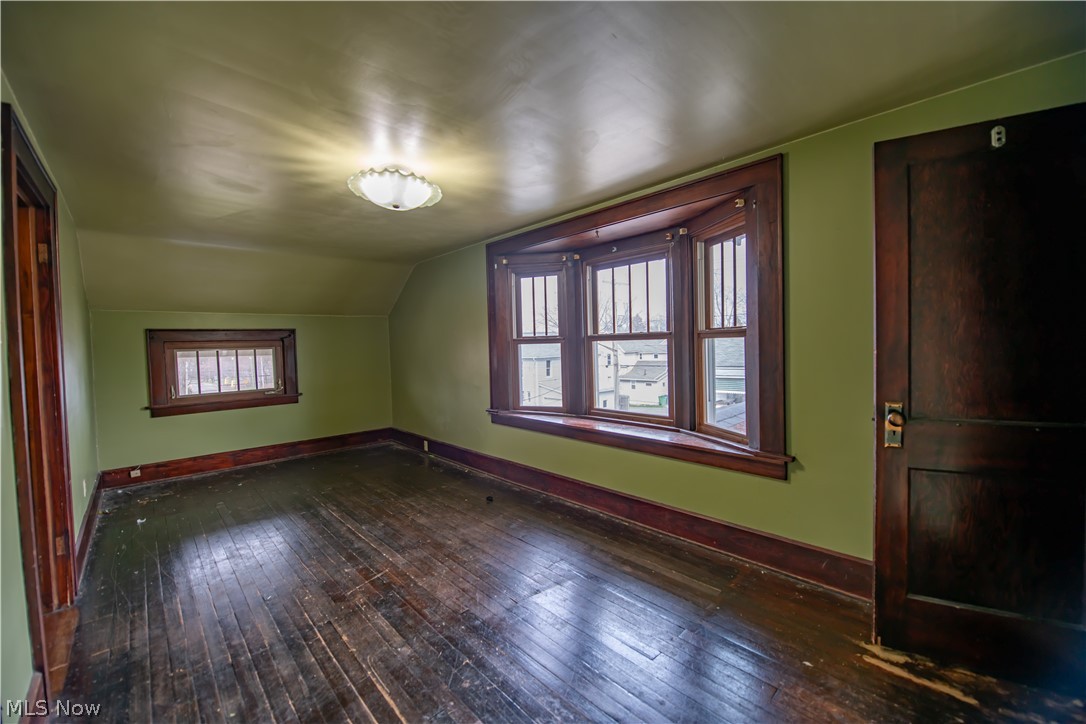 Collins & Gauntletts Tuxedo Park - Residential