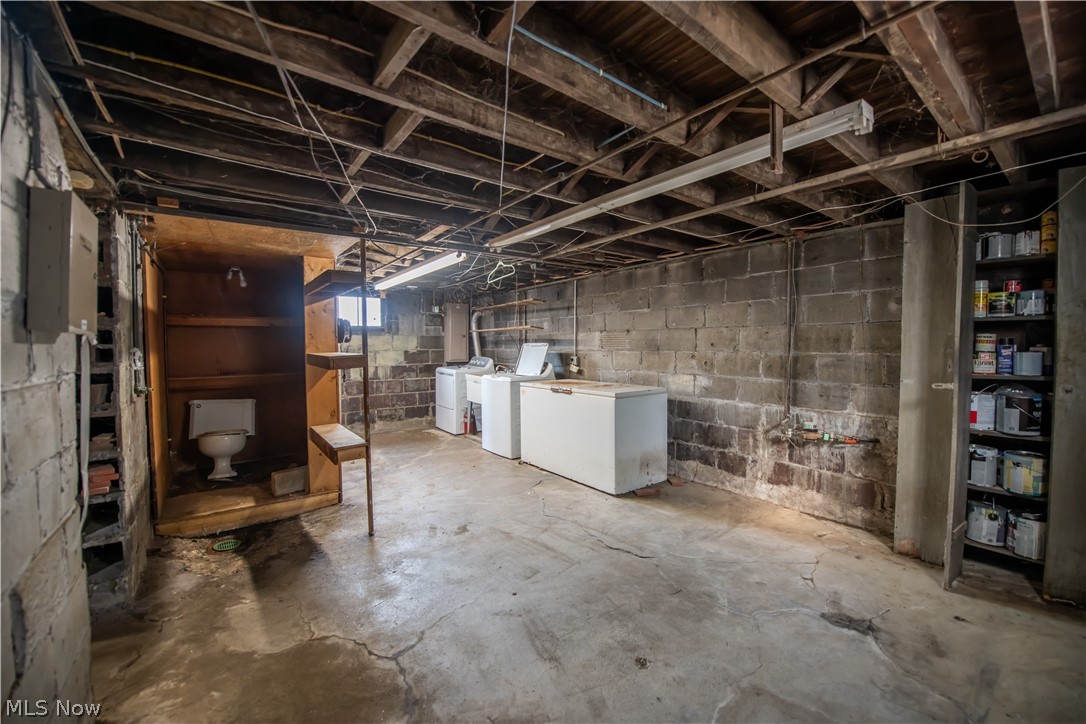 Collins & Gauntletts Tuxedo Park - Residential