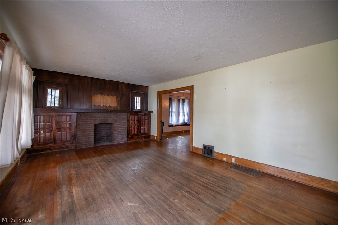 Collins & Gauntletts Tuxedo Park - Residential