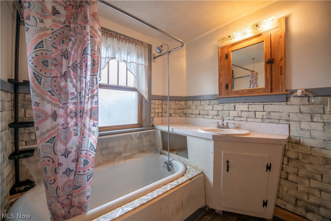 Collins & Gauntletts Tuxedo Park - Residential