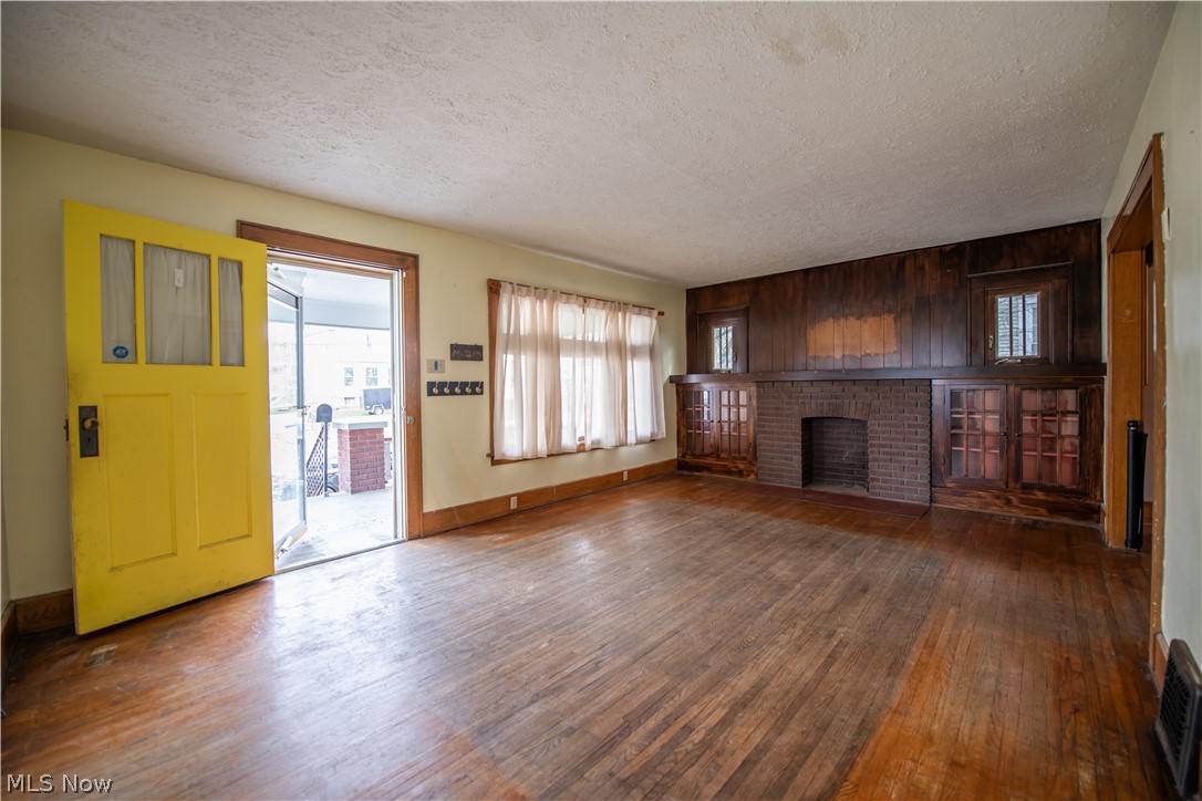 Collins & Gauntletts Tuxedo Park - Residential