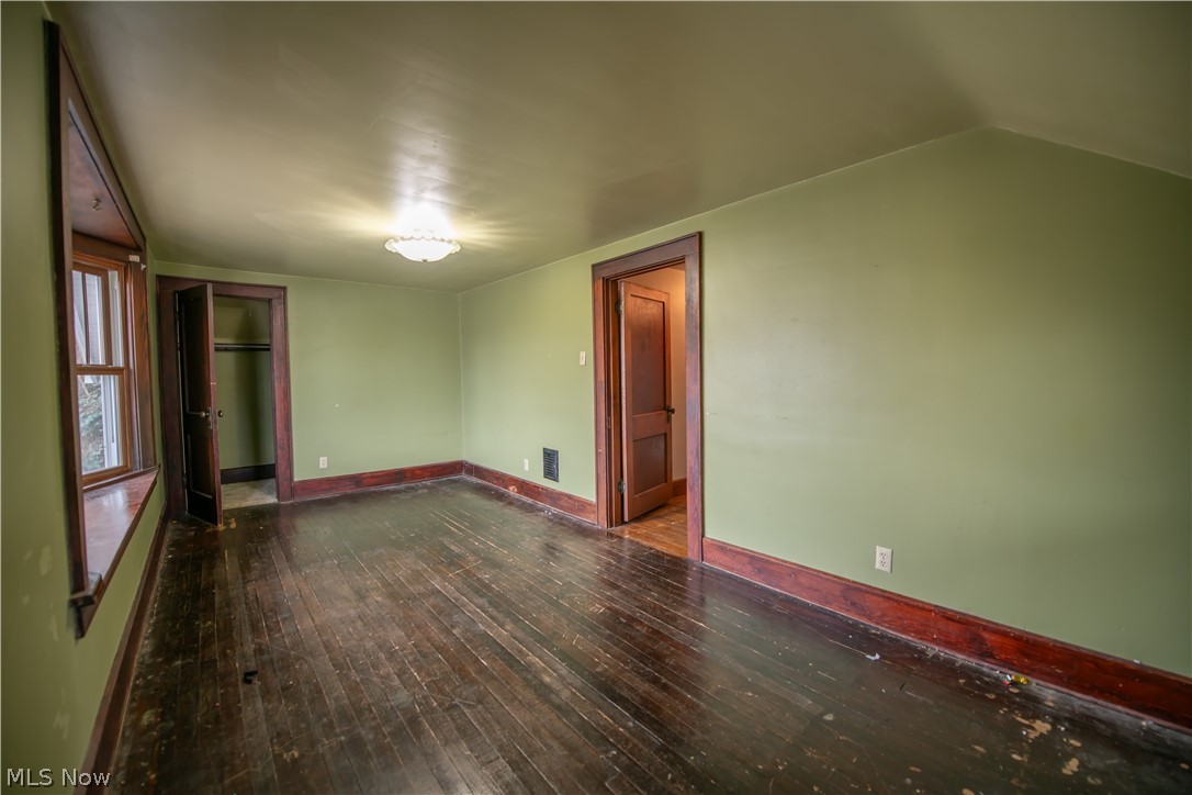 Collins & Gauntletts Tuxedo Park - Residential