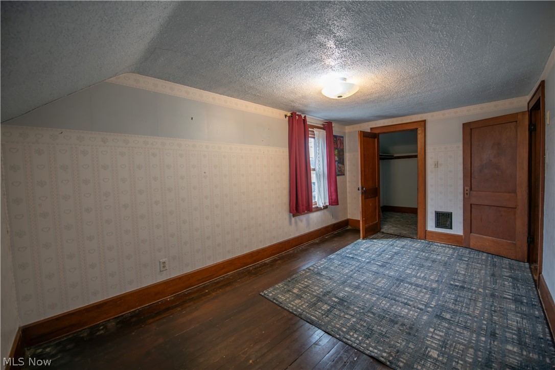 Collins & Gauntletts Tuxedo Park - Residential