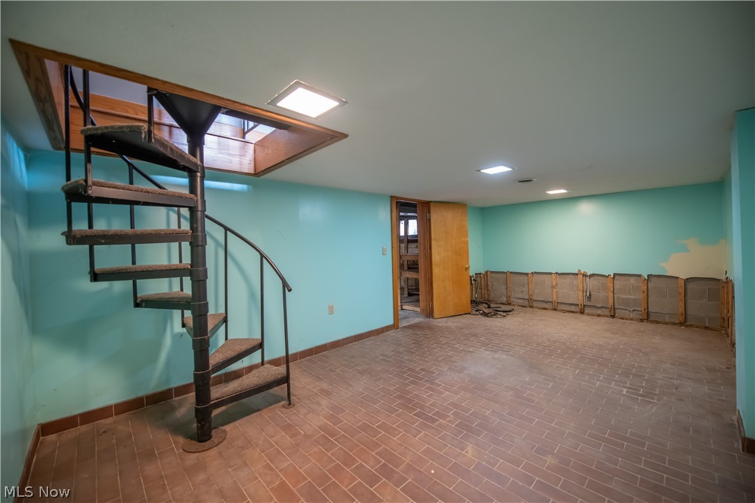 Collins & Gauntletts Tuxedo Park - Residential