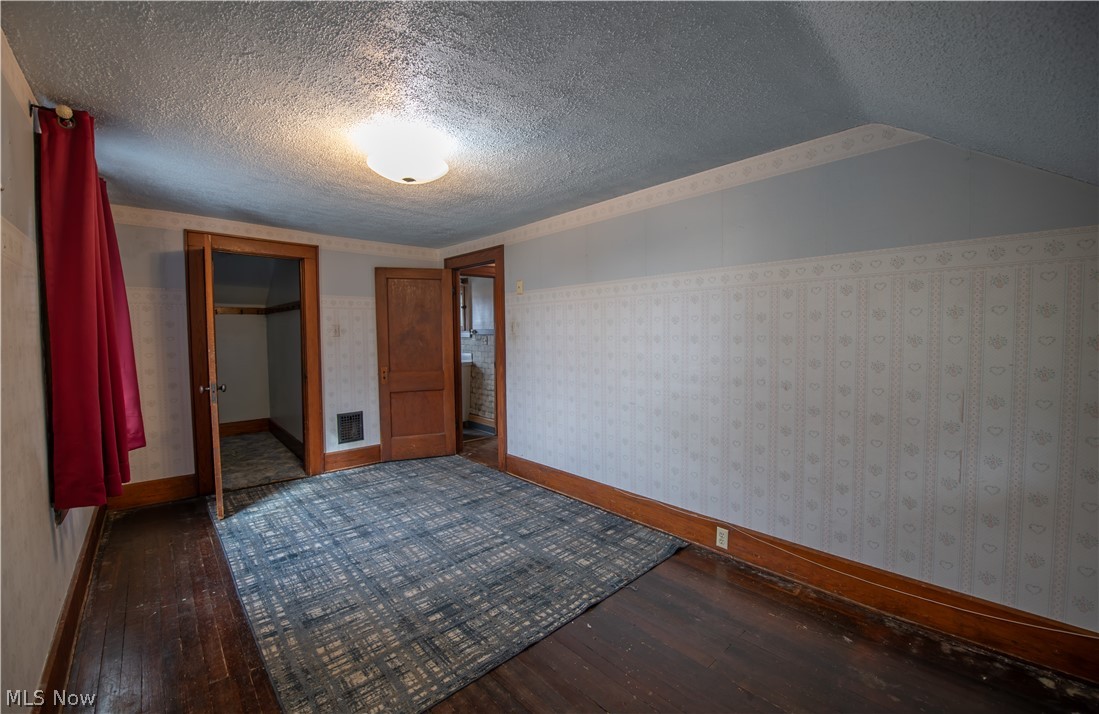 Collins & Gauntletts Tuxedo Park - Residential