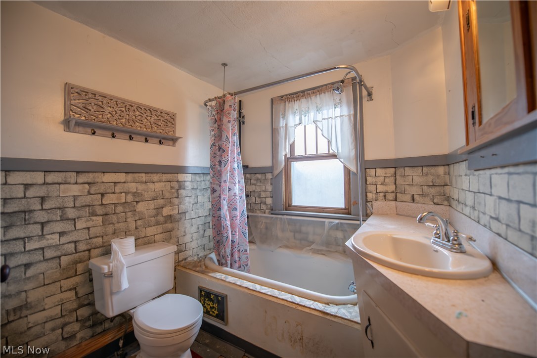 Collins & Gauntletts Tuxedo Park - Residential