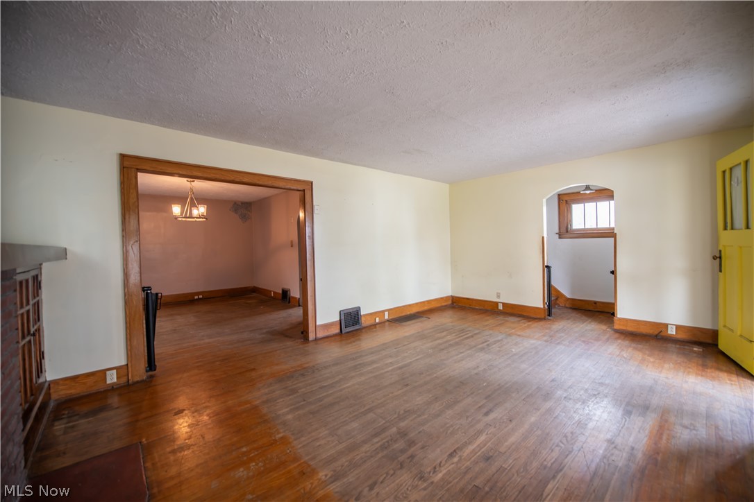 Collins & Gauntletts Tuxedo Park - Residential