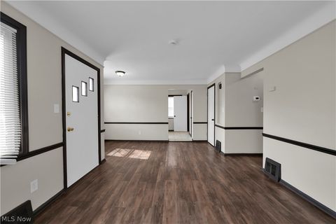 Tiny photo for 15705 Maplewood Avenue, Maple Heights, OH 44137 (MLS # 5190605)