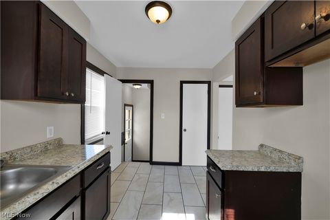 Tiny photo for 15705 Maplewood Avenue, Maple Heights, OH 44137 (MLS # 5190605)