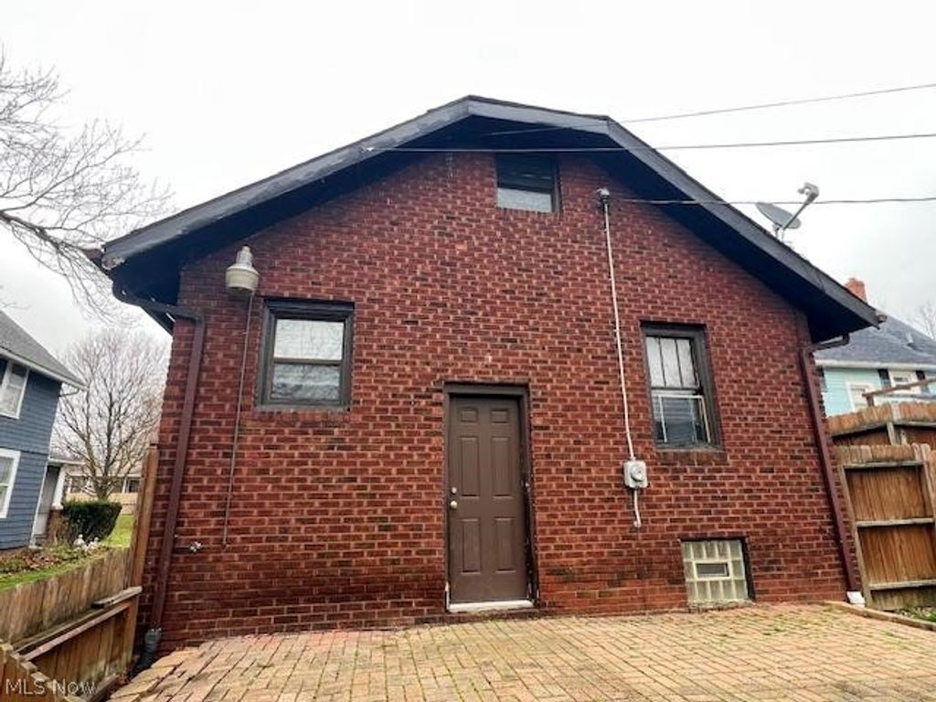 Photo of 368 E Ido Avenue, Akron, OH 44301 (MLS # 5195144)