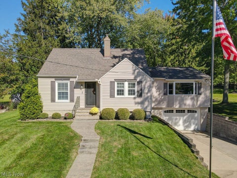 Homes For Sale - 6162 Akins Road<br/> Cuyahoga County, North Royalton, OH 44133