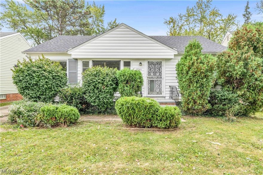 18304 Garden Blvd. Warrensville Hts - Spacious 3 bed 1 bath home! // 

$1195 rent / $1195 deposit // 
$49 application fee per adult // 
NO SMOKING // 
1 time $129 non-refundable set up fee paid at lease signing // $

30/month required resident benefit package; can include personal property/liability insurance for an additional $5/month for $35/month total. //

All applicants are required to fill out a PetScreening application, found on our website/app before being processed. Even if you have NO pets - this app must be filled out. 1-2 pets OK w/ approved PetScreening & PetFee (Some breed restrictions apply). 1 time, non-refundable pet fee of $200-500 per animal applies to all pets & must be paid prior to or when you pay your 1st month rent. (No fee for qualified assistance animals) // 

Our application is processed through secure site: Findigs. They require ID & income verification. Without this, your app will not be processed. They offer 24/7 chat support on their app directly if you have any questions // 

This spacious Cape Cod is a lovely place to call home! The living room has hardwood flooring throughout! The kitchen has a granite countertop. All bedrooms have a hardwood finish. The bathroom has a shower/tub combo. The basement has plenty of room for storage and washer/dryer hookups. There is a detached 2-car garage! Resident pays all utilities including water/sewer/trash, gas/electric & to maintain lawn and handle snow removal. Serious inquiries only.