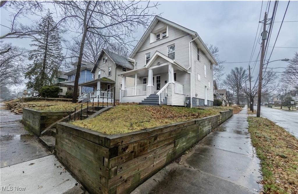 Photo of 985 Bloomfield Avenue, Akron, OH 44302 (MLS # 5181233)