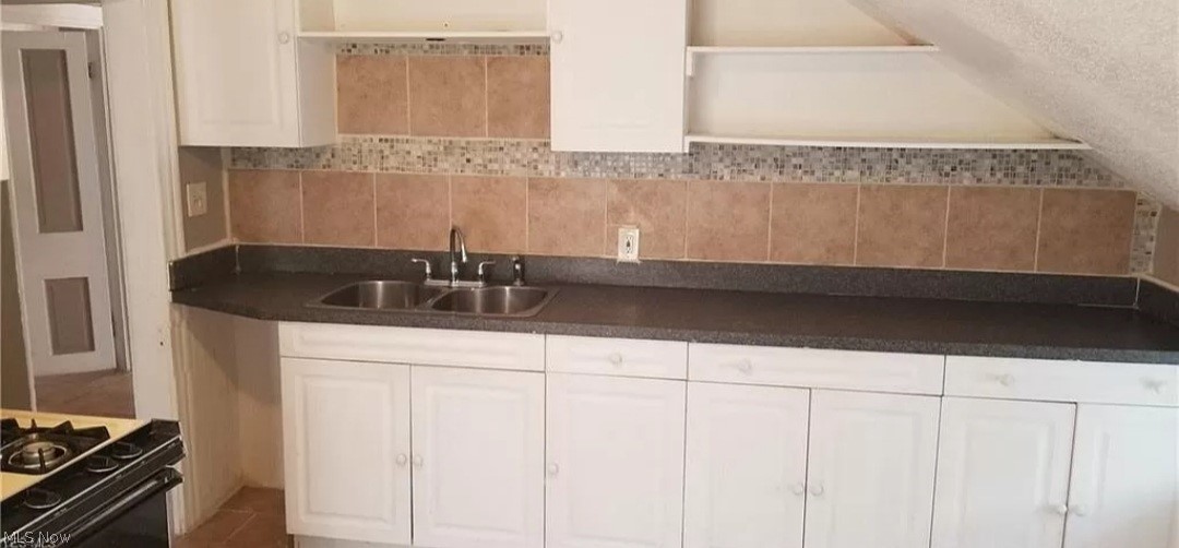 James M Hoyts - Residential Lease