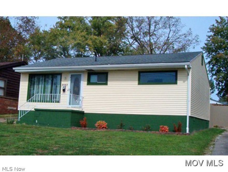 Nice ranch with newly remodeled kitchen with appliances, kitchen is very lovely. Updated baths, nice wood floors throughout house. House is in move-in condition. Nice patio and fenced back yard.  Elem: Criss Elementary School  Elem/Bus: N  JrHigh: Hamilton Jr. High School  JrHigh/Bus: N  High: Parkersburg High  High/Bus: N  Fire: CIT  Police: CTY  PossFreeGas: N  ;SQFT=Fin L1:1170, Fin Above:1170, Fin Total:1170, Unfin Above:0;PRKG= Off Street