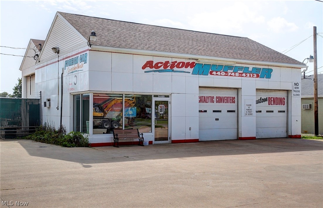 Outstanding opportunity!! 1,971 sq ft brick building 3 large bays. Front overhead doors are 10 ft and side rear door is 14 ft. This price is for the real estate only. Zoned commercial and well located ample parking and all concrete driveway and parking area. The gas tanks were taken out years ago and a BUSTR certificate for gas tanks was issued.
Great exposure on E Royalton Road. 84 lumber is behind it and Mallard Creek Golf club is across the street. This location can be used for a variety of retail business including food service. Good parking and fenced storage on side and rear. Equipment inside is being sold separately Many possibilities for other uses.
Please do not contact employees or patrons