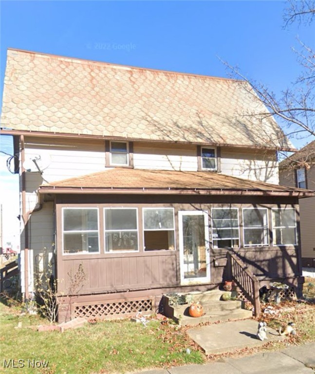 This property has incredible potential and great bones, featuring three spacious bedrooms upstairs, one full bathroom, and a dining room. Conveniently located in Orville, it’s a fantastic opportunity to customize and create your dream home. Pictures to come soon