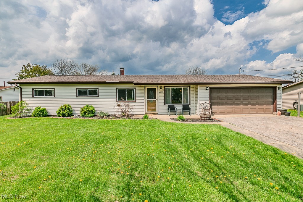 4237 Raymond Drive, Brunswick, Ohio image 1