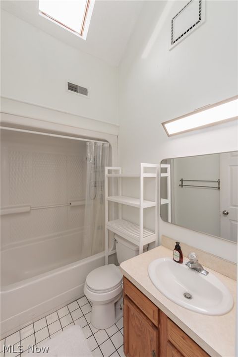 Tiny photo for 1001 Euclid Avenue, Lorain, OH 44052 (MLS # 5190344)