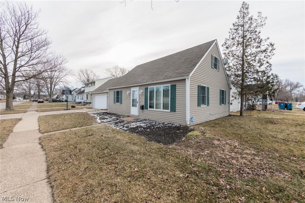 Photo of 1001 Euclid Avenue, Lorain, OH 44052 (MLS # 5190344)