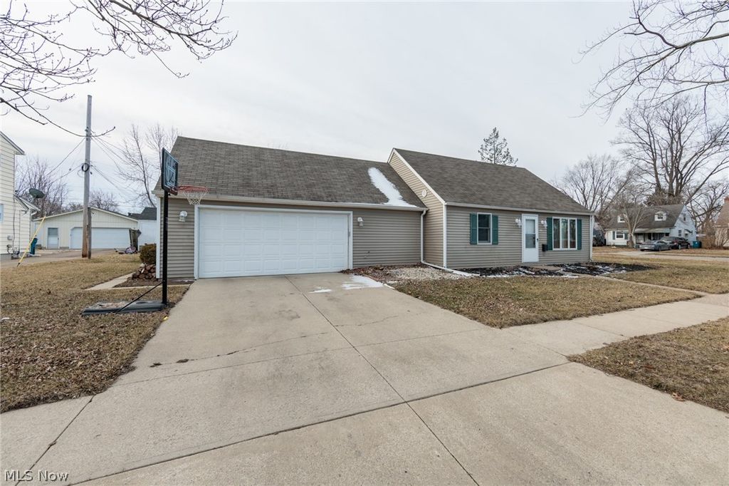 Photo of 1001 Euclid Avenue, Lorain, OH 44052 (MLS # 5190344)