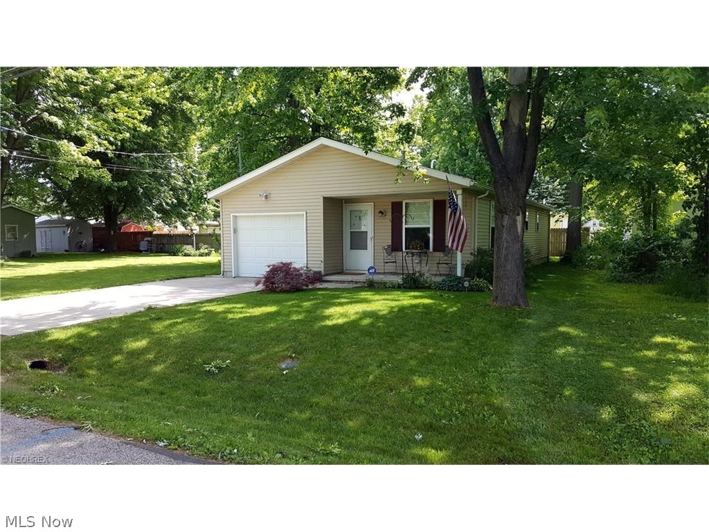 Looking for a beautiful starter home? Looking to downgrade from a larger home? Looking for little yard maintenance? Don't miss out on this beautifully built ranch home in 2004. Newer items include new hardwood flooring, new hot water tank, side storm door replaced. This home has many amenities that include park access as well as beach access. Come check out for yourself, This home is priced to sell!!
