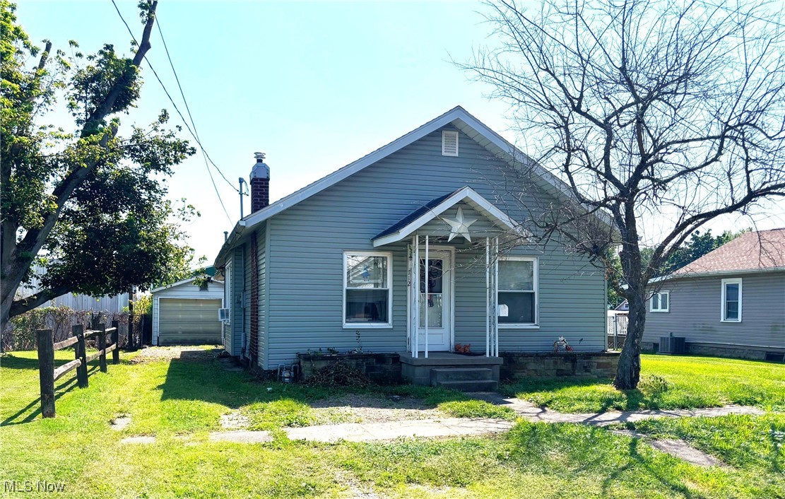 This 3 Bedroom, 1 Bath home has lots of potential. Fixer upper--Sold "AS-IS".
Hardwood floors in Living room, Dining room and Bedrooms.
Owner had previously replaced siding, roof, and HVAC but unsure of date per seller.
Basement gets water during rain per seller and there is an old cistern that has been filled in.
Home is located in the 100 year floor plain per public records.