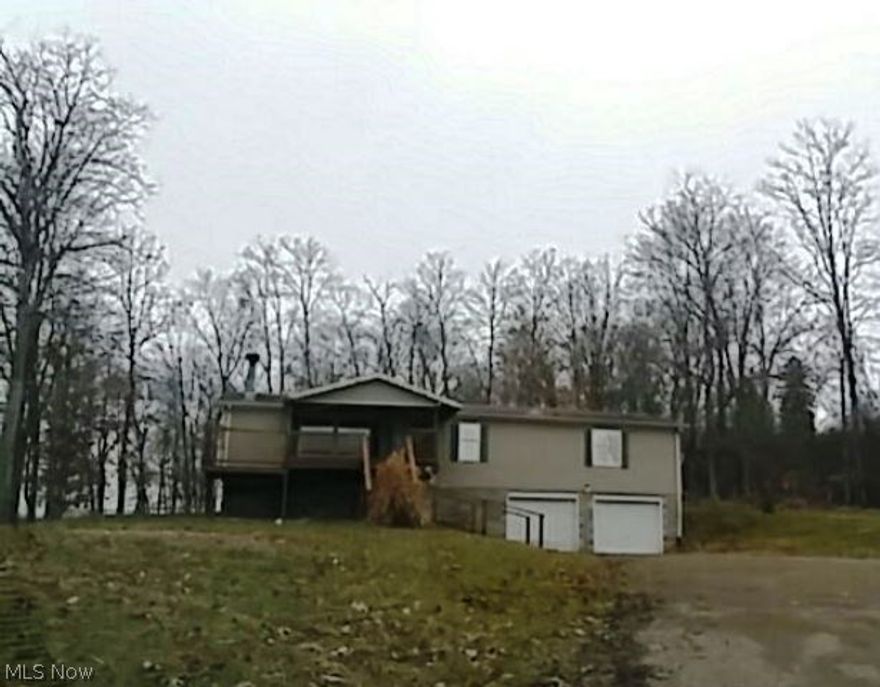 2000 Manufactured home offers 3 bed, 2 bath, with more than 1500 square feet of living space in addition to a full basement, and an attached 2 car garage. The home is situated on over half an acre! Some of the features include wood flooring, a sizable eat in kitchen with peninsula, skylights, and comfortably sized bedrooms. Come check it out!