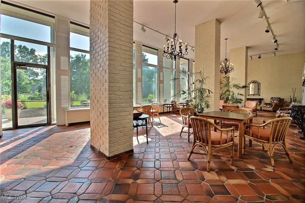 Photo of 1 Bratenahl Place #604, Bratenahl, OH 44108 (MLS # 5177106)