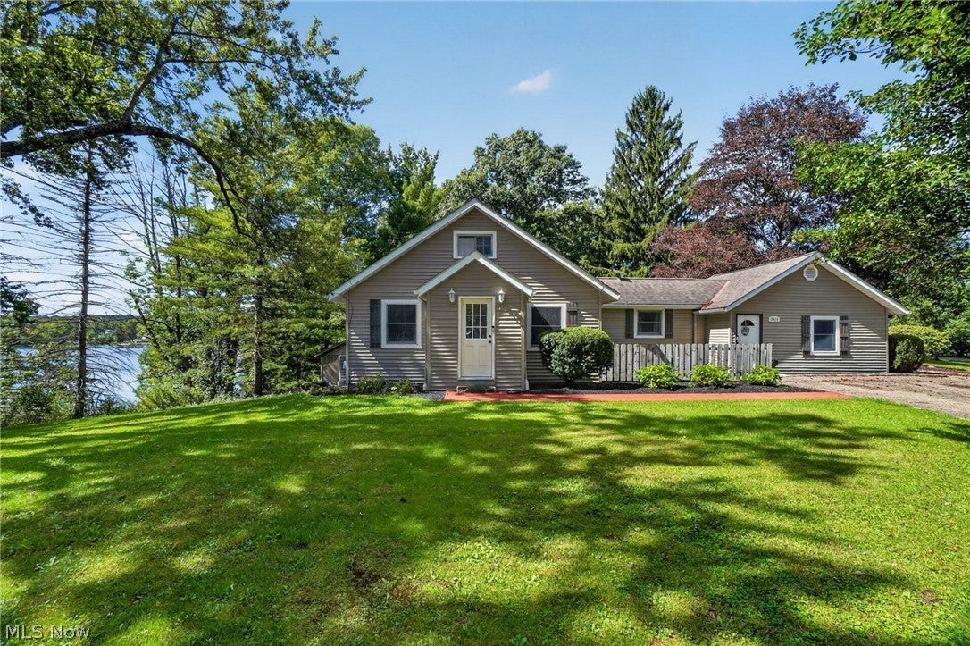 15414 Lakeshore Drive