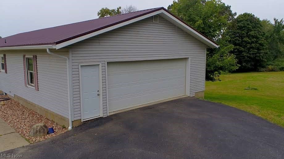 999 W Hutton Road