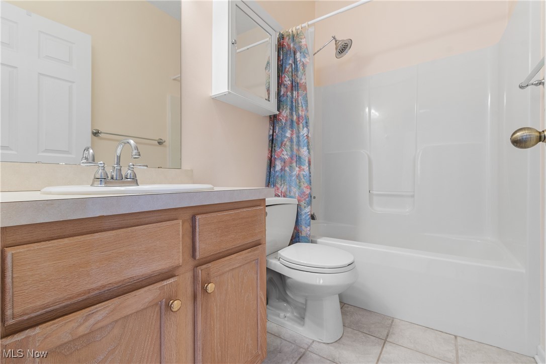 4351 Greenway Trail Street, Massillon, Ohio image 25