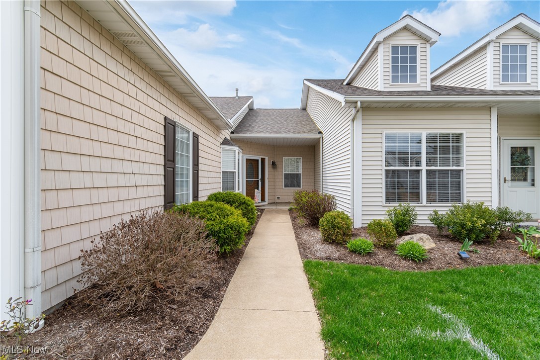 4351 Greenway Trail Street, Massillon, Ohio image 2