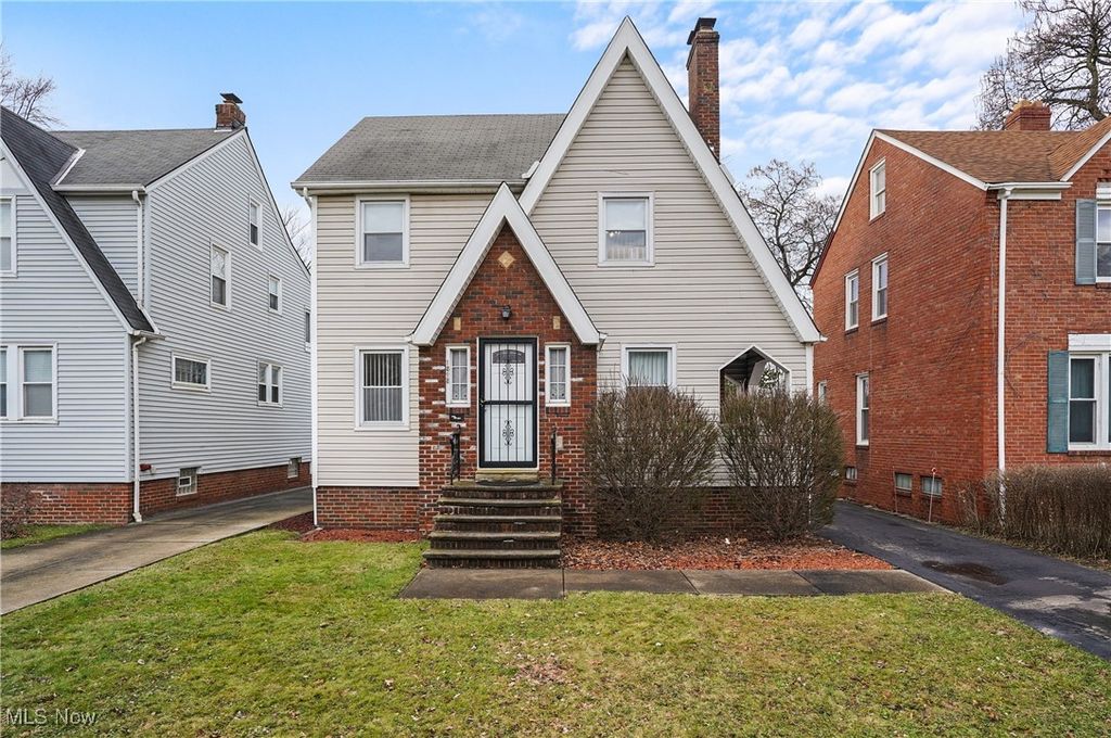 Photo of 1898 Powell Avenue, Cleveland Heights, OH 44118 (MLS # 5180916)