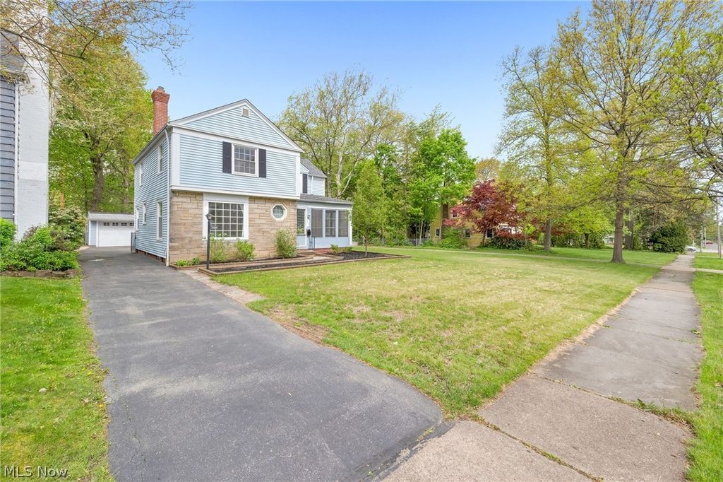 Photo of 1132 Yellowstone Road, Cleveland Heights, OH 44121 (MLS # 5205885)