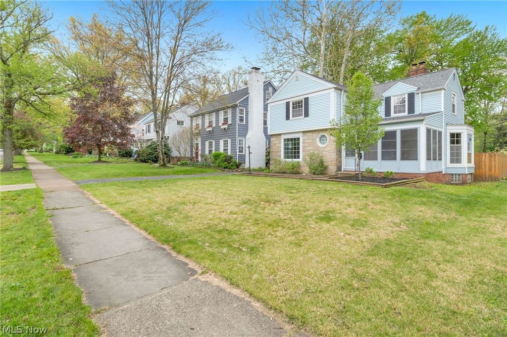 Photo of 1132 Yellowstone Road, Cleveland Heights, OH 44121 (MLS # 5205885)
