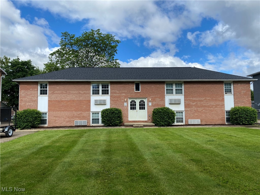 Well-Maintained All-Brick Quadruplex in Prime Plain Township Location—just minutes from Belden Village! This solid, all-brick fourplex features four spacious 2-bedroom, 1-bath units, two of which have been renovated within the last two years.
The building has seen key updates, including a new roof approximately four years ago, providing long-term value and reduced maintenance costs. Units are generously sized and well laid out, offering strong rental appeal. Two units are currently vacant—ideal for owner-occupants or immediate leasing—while the other two units are occupied by long-term tenants, providing stable rental income. A detached 4-car garage adds to the property’s value for the tenant's convenience.
Conveniently located near shopping, dining, and major highways, this property is a great fit for both seasoned investors and owner-occupants looking to build equity.