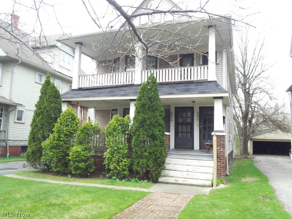 Cozy 3rd floor unit - 1 bedroom, living, kitchen & bath. Some pet accepted with $25/deposit.