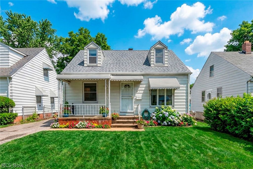 Photo of 15313 Fernway Drive, Maple Heights, OH 44137 (MLS # 5191507)