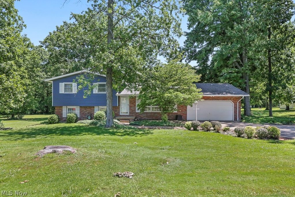 Photo of 6000 Oakhill Avenue NE, Alliance, OH 44601 (MLS # 5221946)