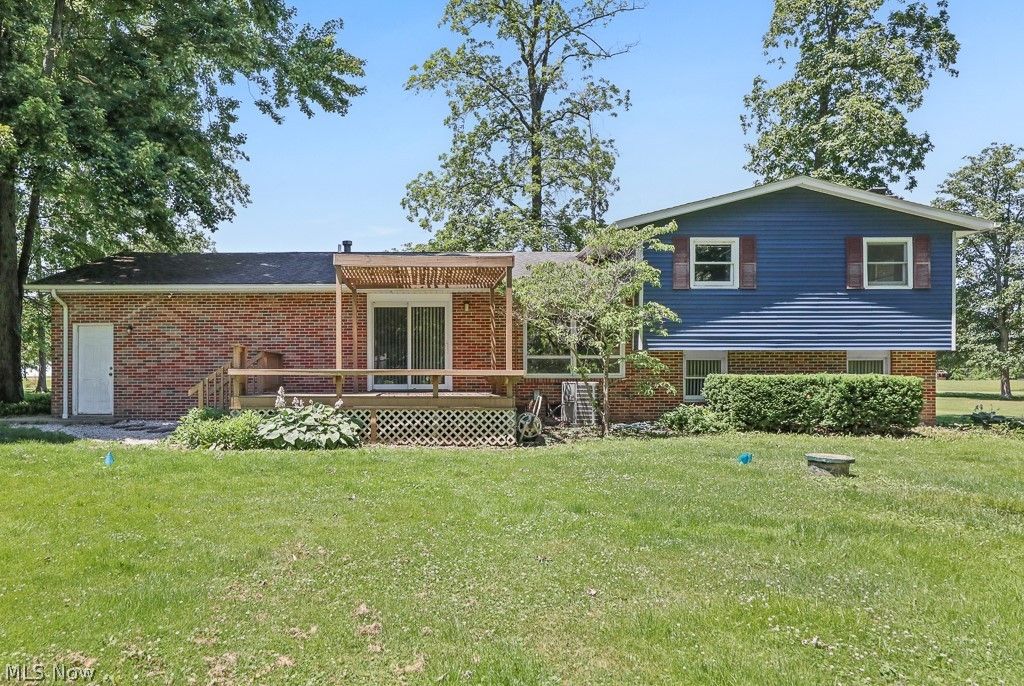 Photo of 6000 Oakhill Avenue NE, Alliance, OH 44601 (MLS # 5221946)