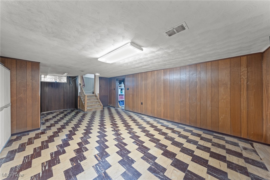 Cleveland, Ohio 44119, United States, 3 Bedrooms Bedrooms, ,2 BathroomsBathrooms,Residential,Contingent,151816