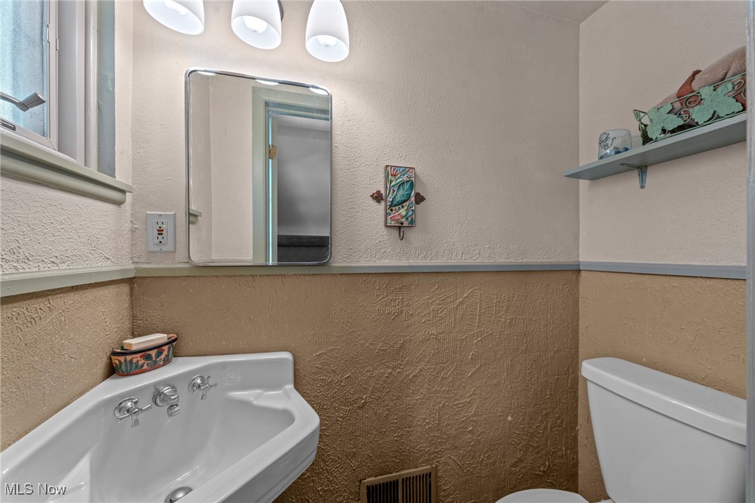 Cleveland, Ohio 44119, United States, 3 Bedrooms Bedrooms, ,2 BathroomsBathrooms,Residential,Contingent,151816