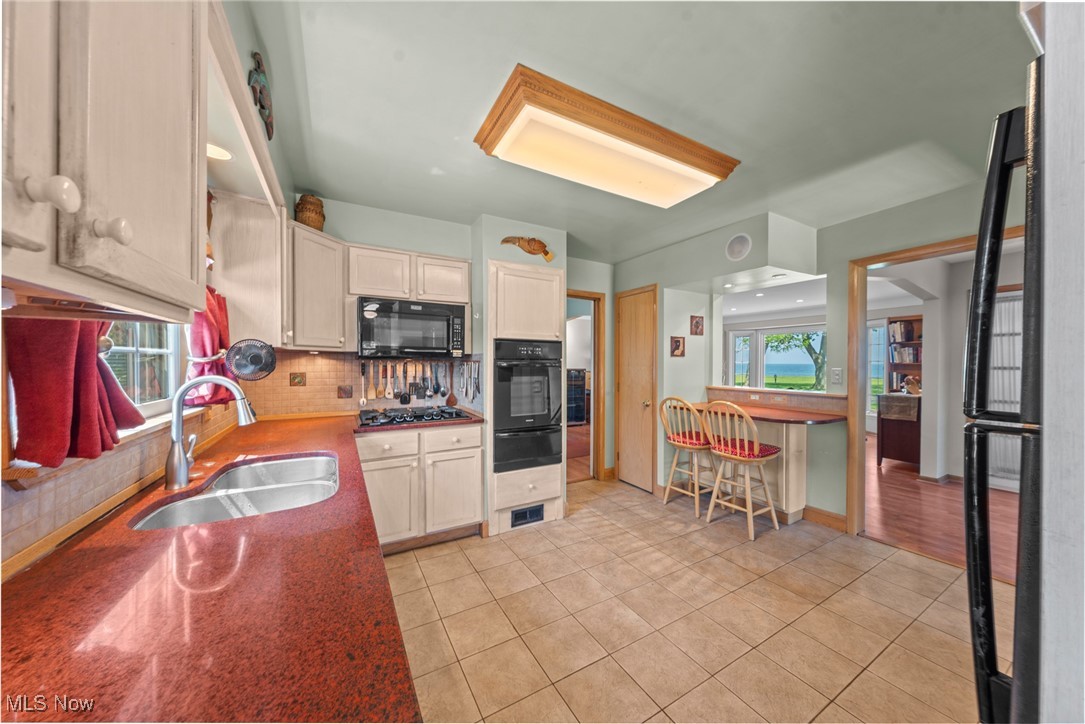 Cleveland, Ohio 44119, United States, 3 Bedrooms Bedrooms, ,2 BathroomsBathrooms,Residential,Contingent,151816