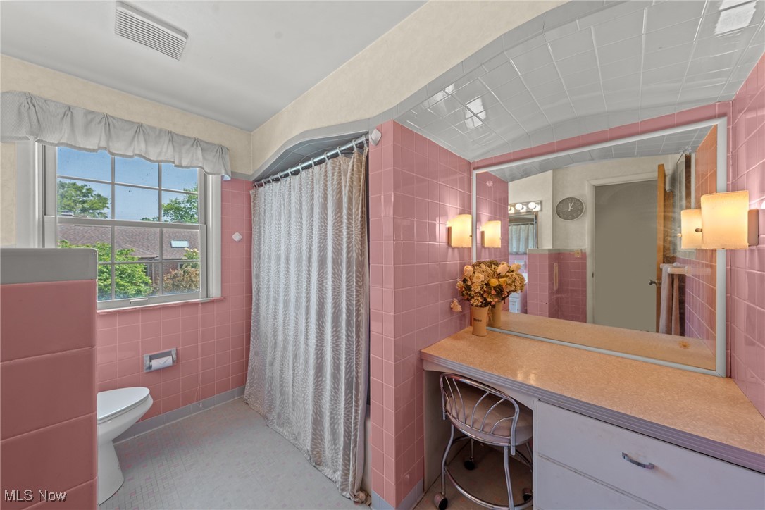 Cleveland, Ohio 44119, United States, 3 Bedrooms Bedrooms, ,2 BathroomsBathrooms,Residential,Contingent,151816