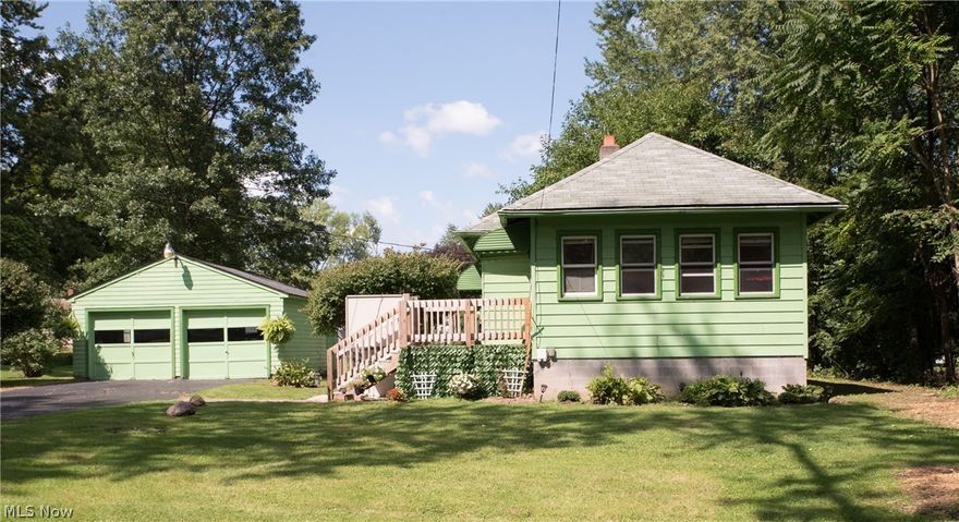 Cute, Quaint, and Adorable describe this 2 bedroom 1 bath home in the Howland School District.  Complete with a sunporch where windows fill the room with Sunlight, on this 1/4 acre lot.  This home also offers Disability Features such an outdoor lift off the driveway.  The lift and the front porch are fairly new, and the kitchen appliances are included in the sale.  Home is being sold as is.  Call me for a private tour today.