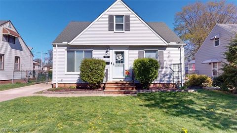 Photo of 407 Maplewood Drive, Willowick, OH 44095 (MLS # 5203370)