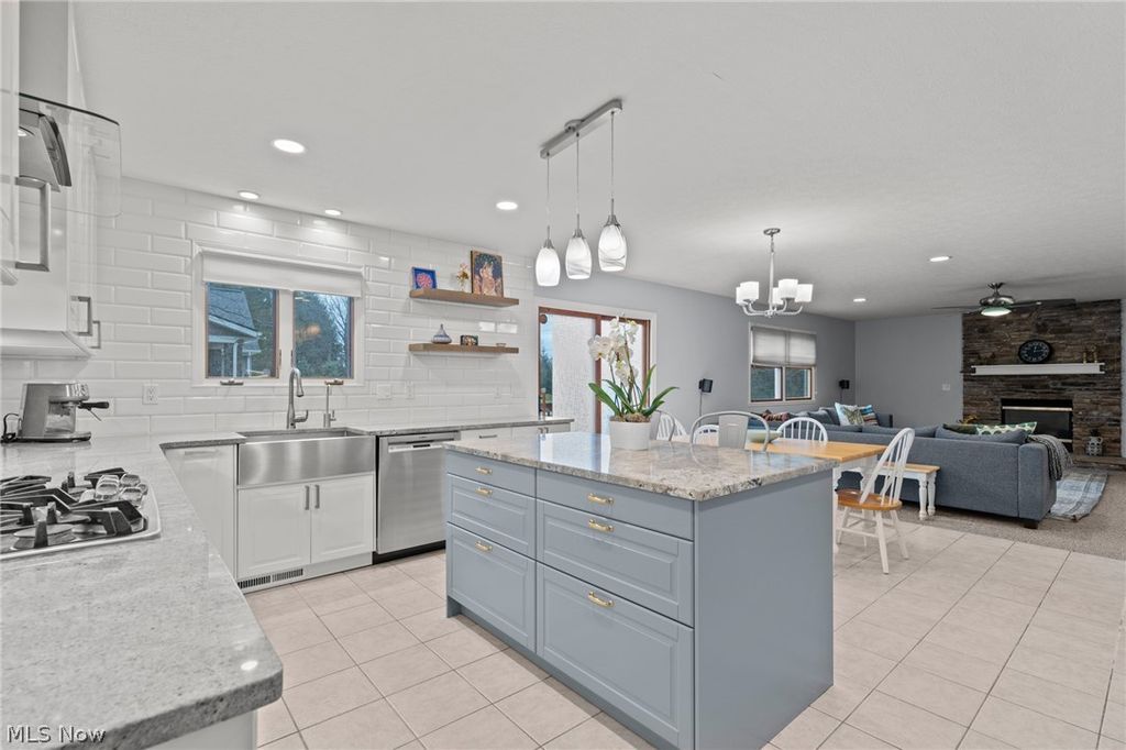 Photo of 25471 Hilltop Drive, Beachwood, OH 44122 (MLS # 5190783)